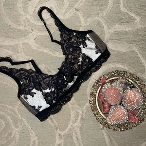 NWT🌷VICTORIA’S SECRET🌷Black & tan wired lace bralette